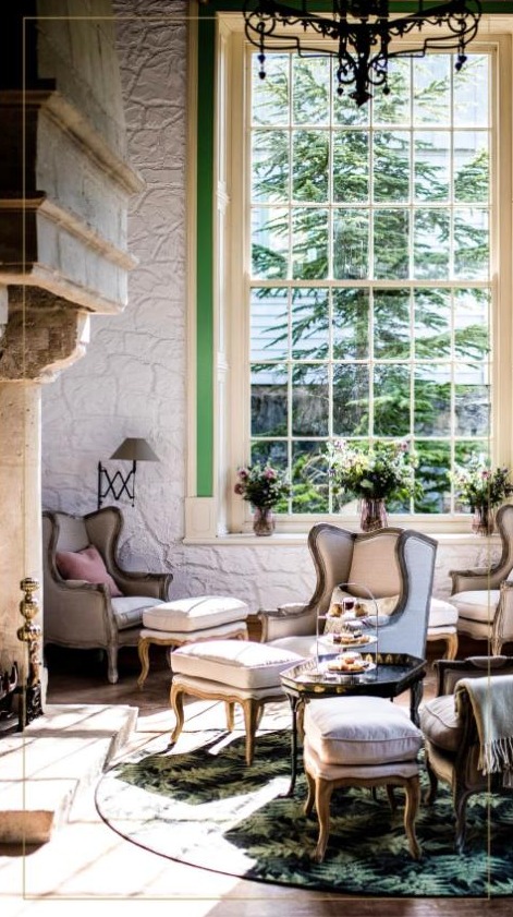 Cliff at Lyons - Period lounge interior